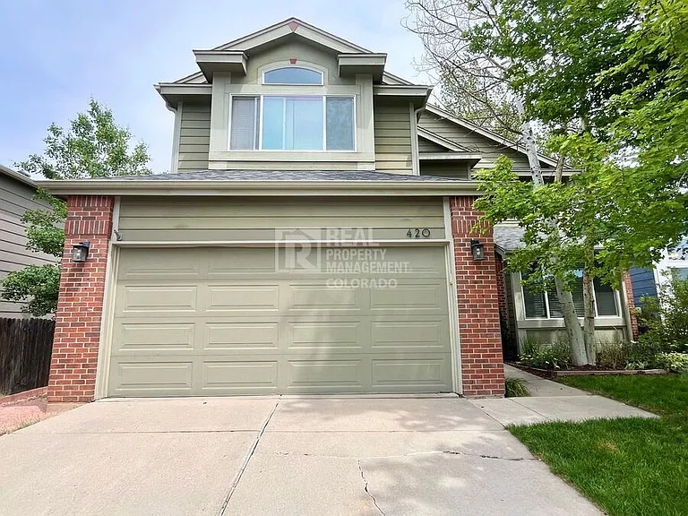 420 Dunhill St — Photo 2