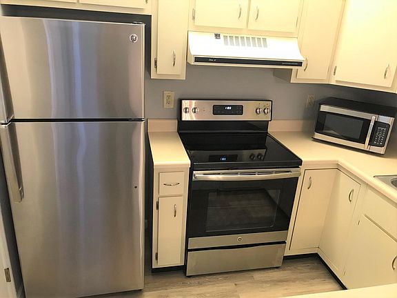 Kitchen Fridge and Stove