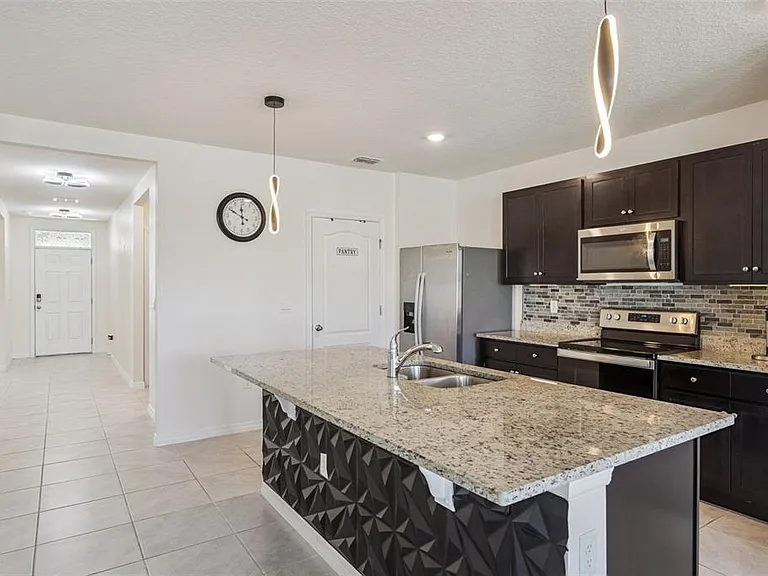 544 Park Place Blvd — Photo 4