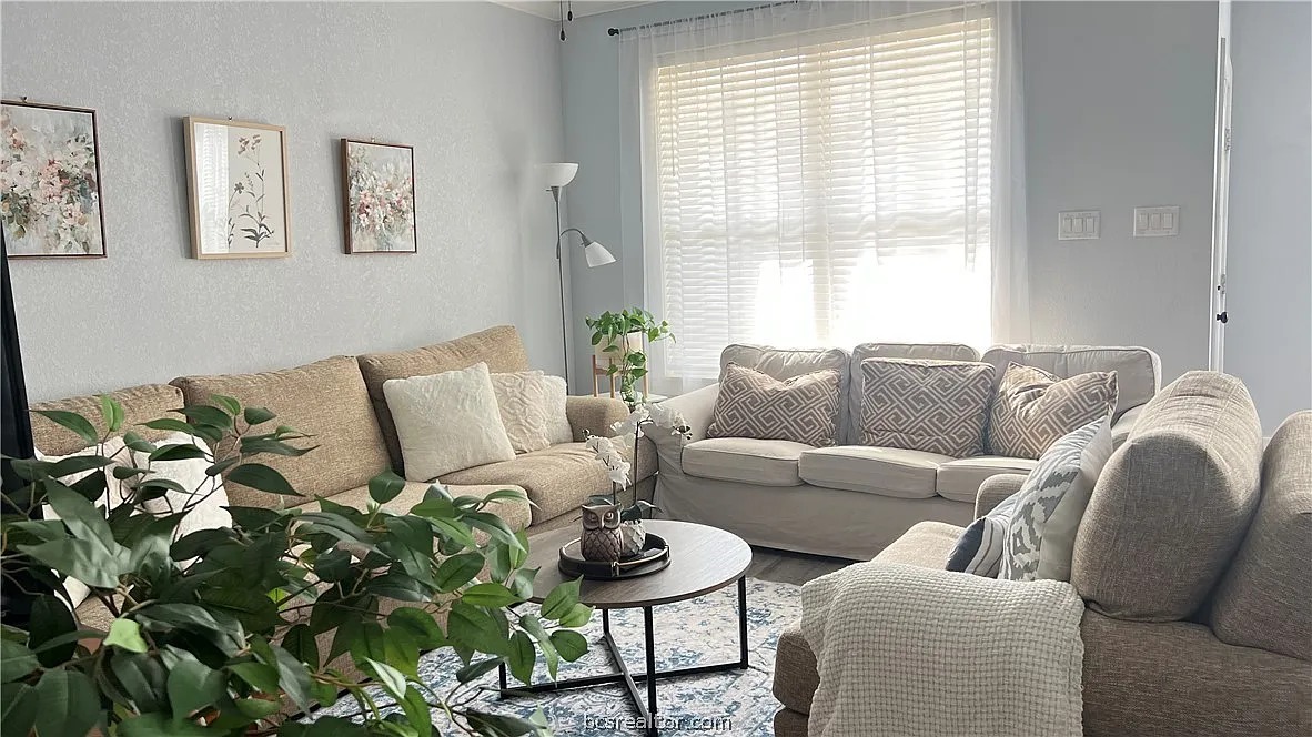 4 bed, 4.5 bath, 1864 sqft, $560 — Photo 4