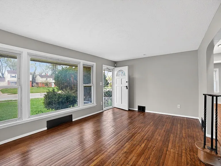 303 S Green Rd — Photo 3
