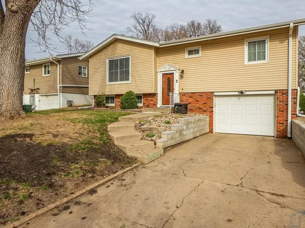2728 S Paxton St, Sioux City, IA 51106