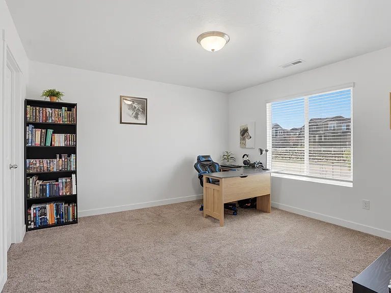 347 N Angus Dr — Photo 18