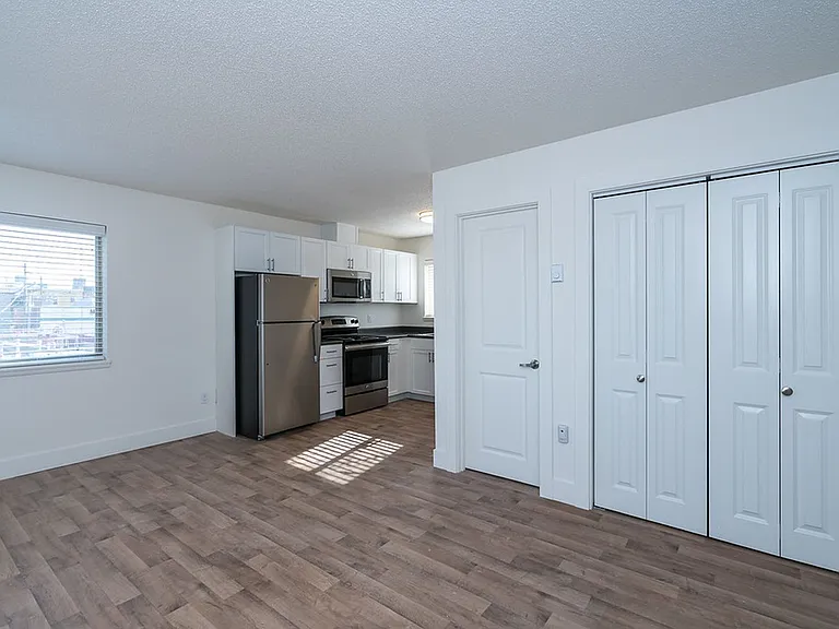 Uptown 7 Apartments — Photo 6
