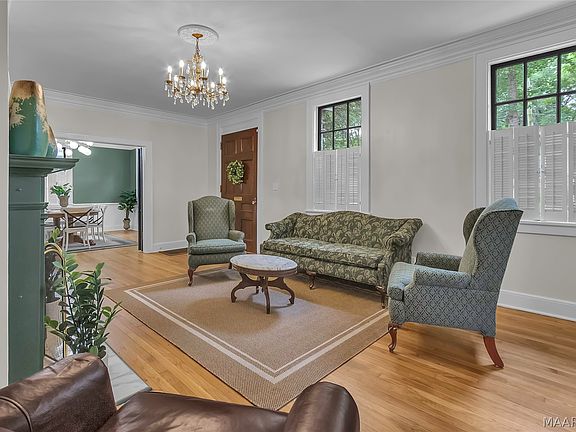 2nd image of 403 Thorn Pl