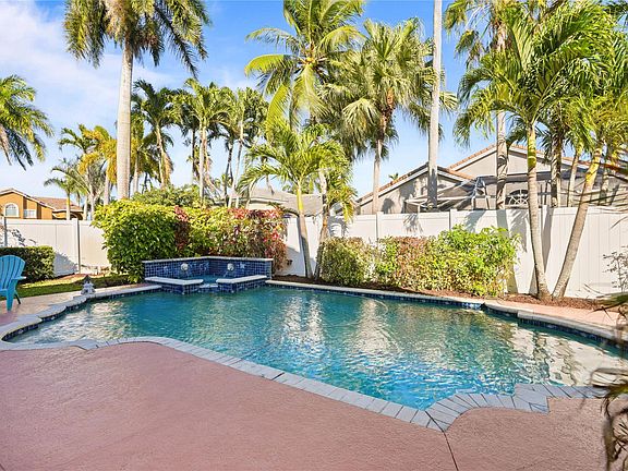 3rd image of 955 NW 202nd Avenue