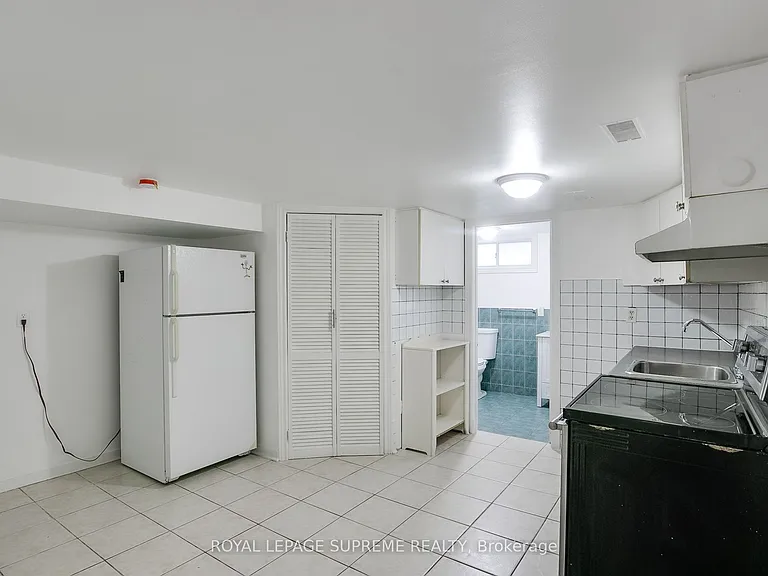 422 Oakwood Ave #BASEMENT — Photo 6