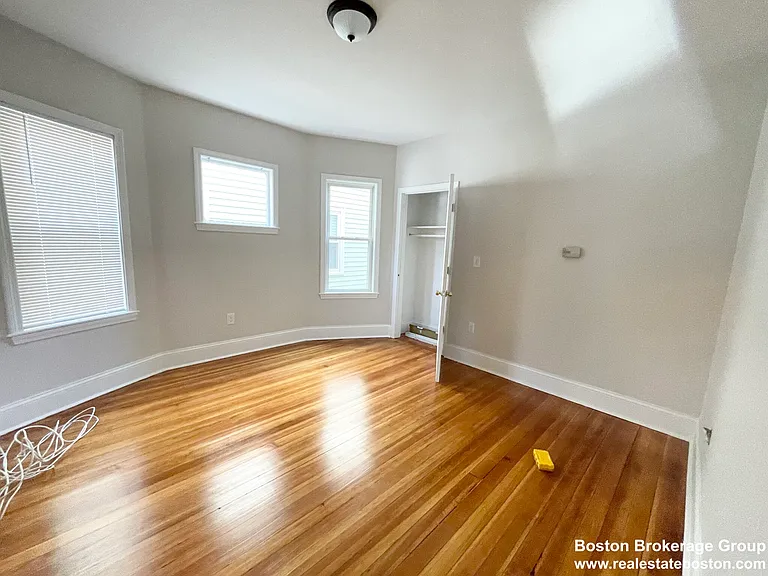 26 Taft St #1 — Photo 4