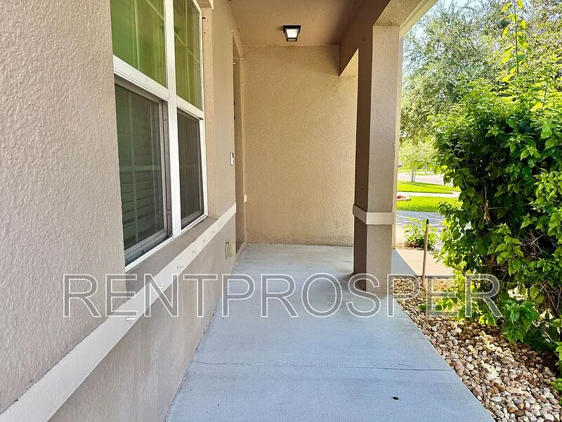 4 bed, 2.5 bath, 2498 sqft, $2,295 — Photo 3