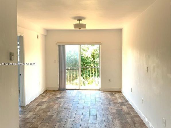 1478 NW 1st St APT 304, Miami, FL 33125