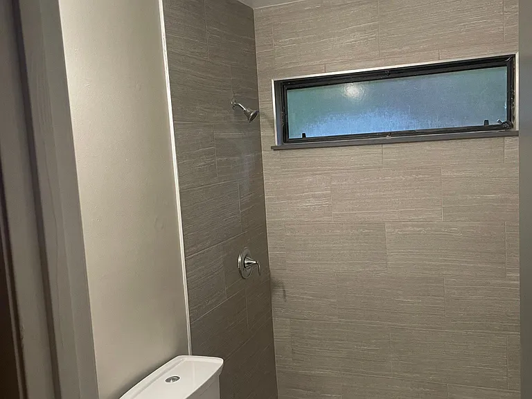 4010 Shuttle Ct — Photo 5