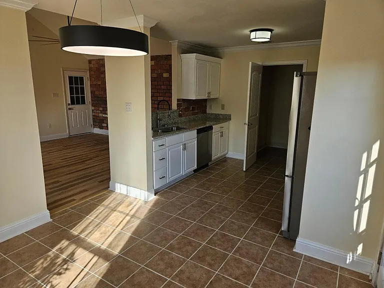 303 Twin Lakes Blvd — Photo 7