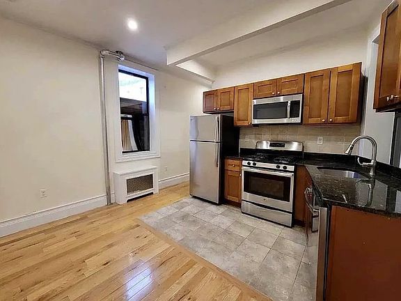 2nd image of 131 Thompson St #4T