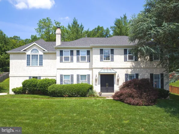 408 Wyntre Lea Dr, Bryn Mawr, PA 19010