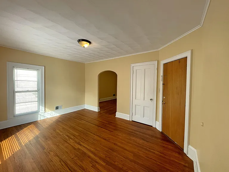 110-112 Elm St #112B — Photo 2