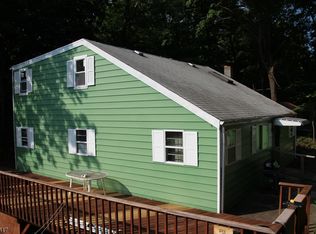 17 Phillips Rd, Hewitt, NJ 07421