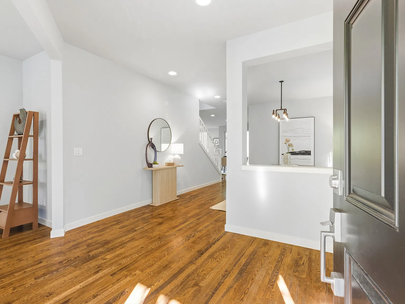 5 bed, 3160 sqft, $4,800 — Photo 4