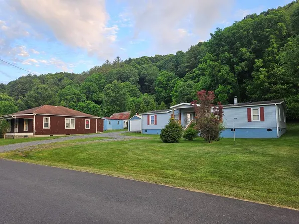 418 Blue Jay Dr, Beaver, WV 25813
