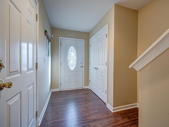 3rd image of 212 Langhorne Dr