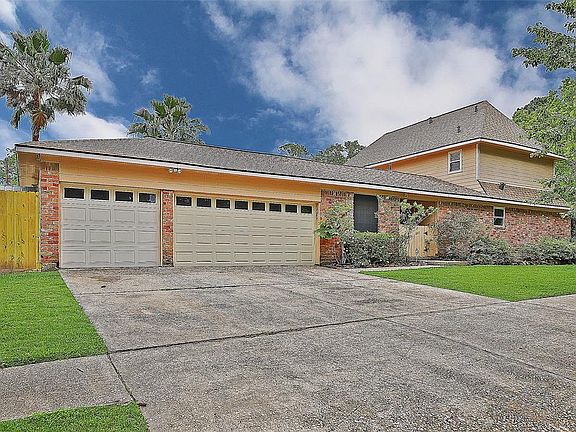 Three-car garage is always a great thing to have. Extra-wide driveway too!