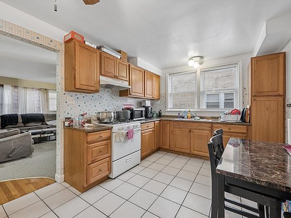 5th image of 2626 W Balmoral Ave #201