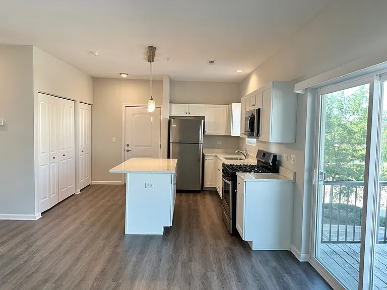 853 E Main St #2B — Photo 7