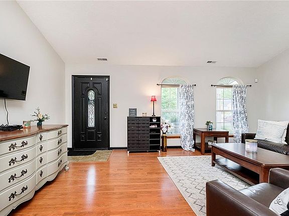 3rd image of 3046 River Shore Pl