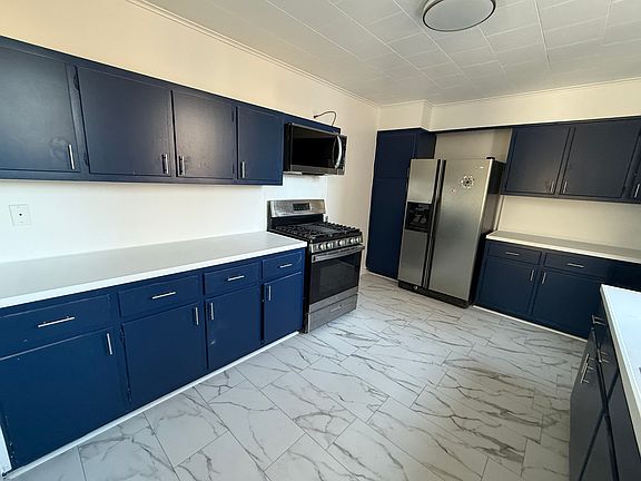 5th image of 54 Jefferson Ave #2