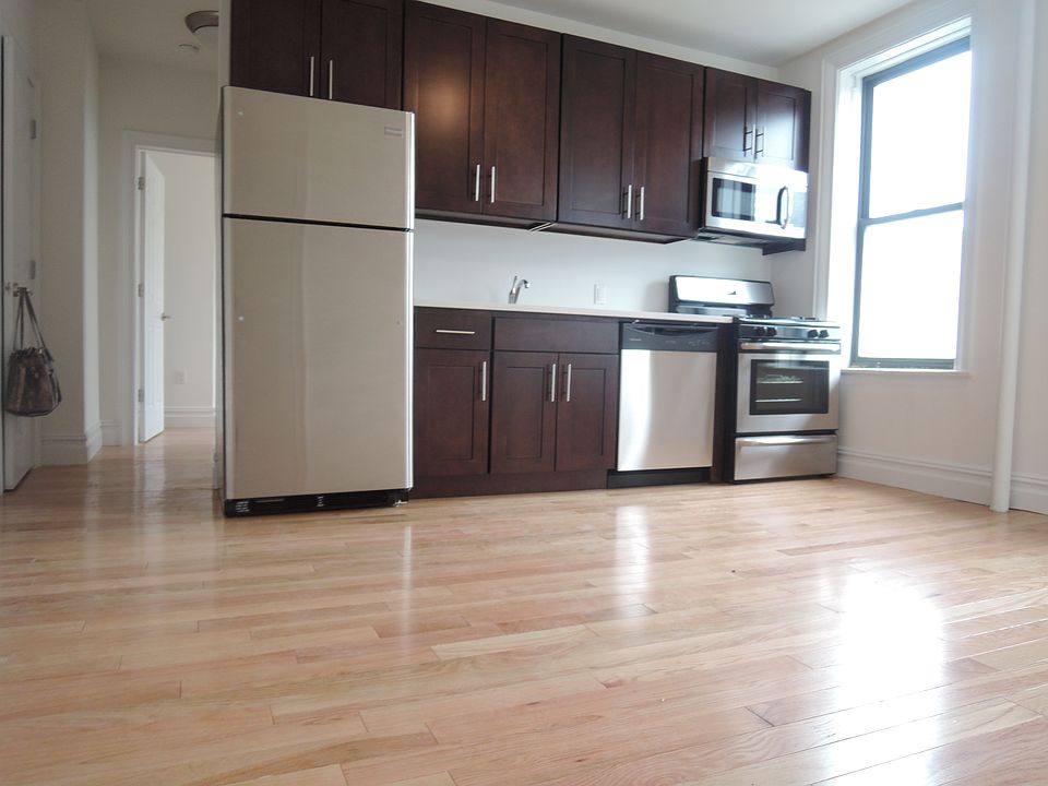 1st image of 2325 30th Ave Fl 2