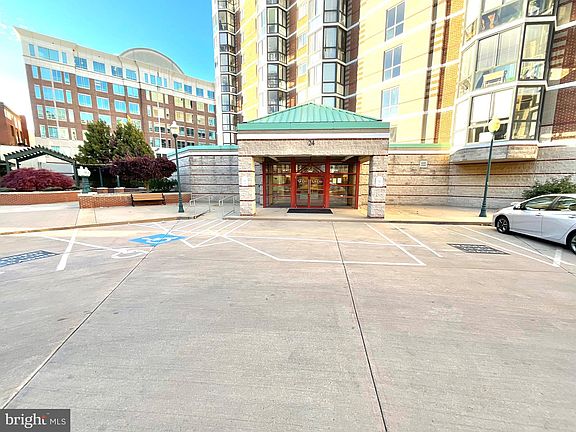 3rd image of 24 Courthouse Sq APT 811