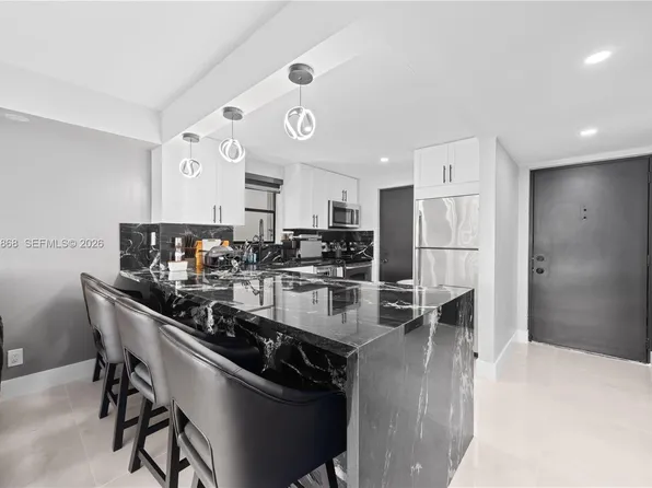 2302 S Cypress Bend Dr APT 306, Pompano Beach, FL 33069