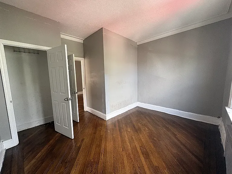 1588 Leslie St #2R — Photo 6
