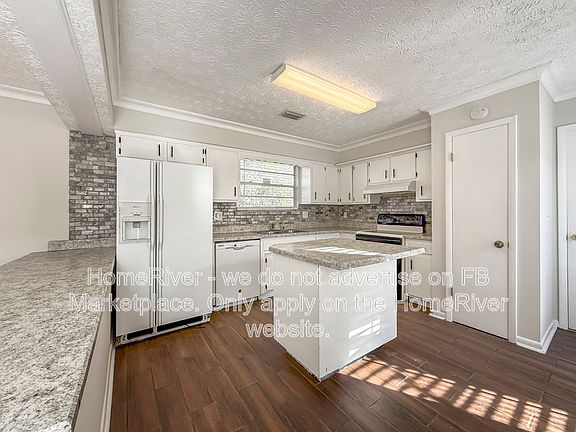 3rd image of 1746 Bartlett Ave