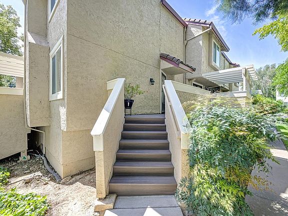 2nd image of 3092 Swallows Nest Dr