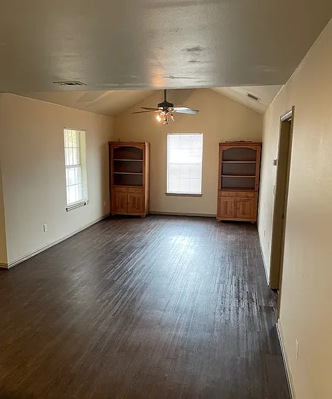 240 Lakeview Way — Photo 2