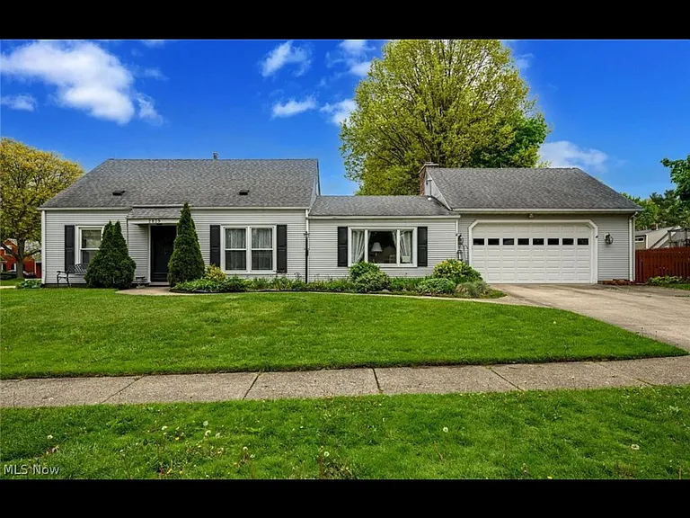 2839 Elmwood St — Photo 1