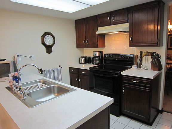 2nd image of 1091 Wexford Ct