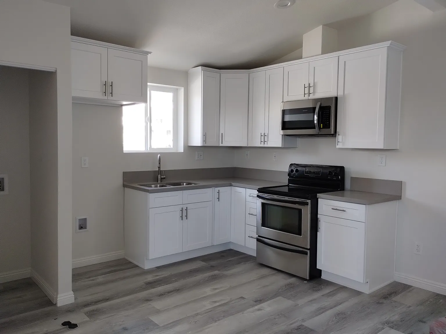 2 bed, 700 sqft, $2,200 — Photo 2