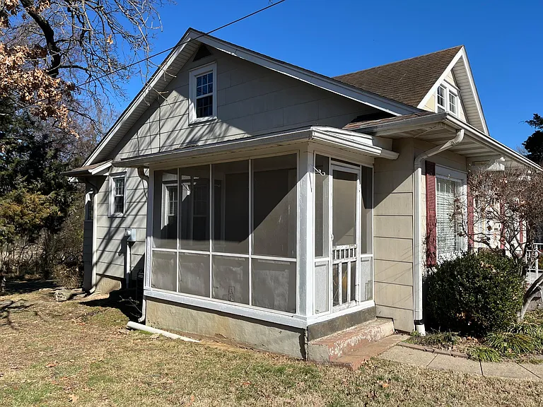 1007 Cynthia St — Photo 4