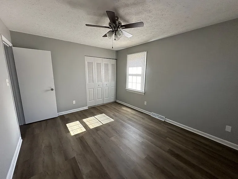 1209 Craigmont Dr — Photo 10
