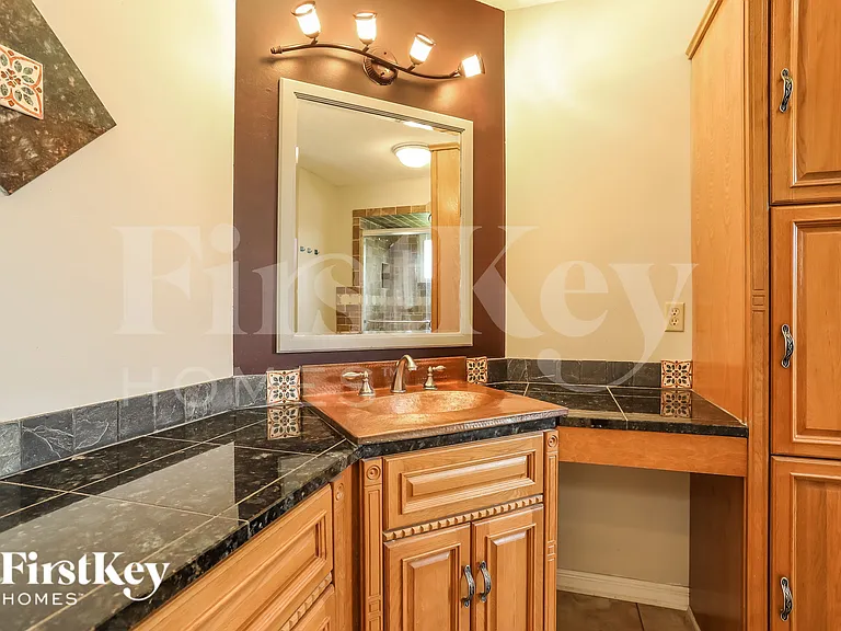 10904 Grand Trunk Ln — Photo 11