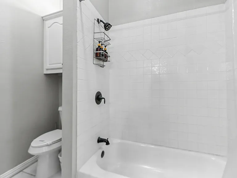 2451 Valley View Dr — Photo 1