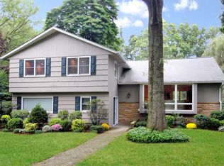 1 Laura Ln, Scarsdale, NY 10583