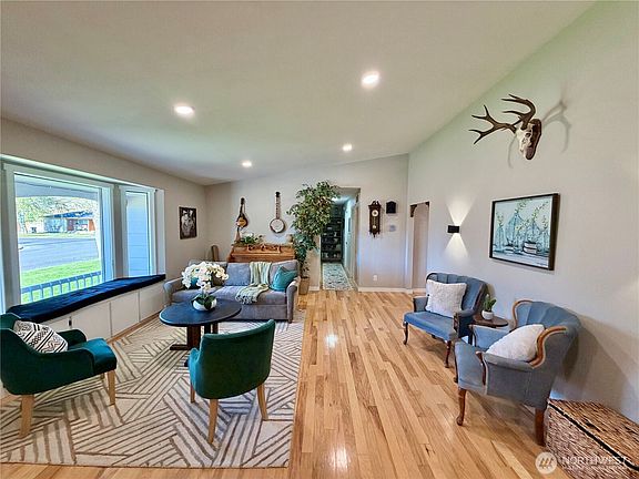 2nd image of 621 W Division Avenue