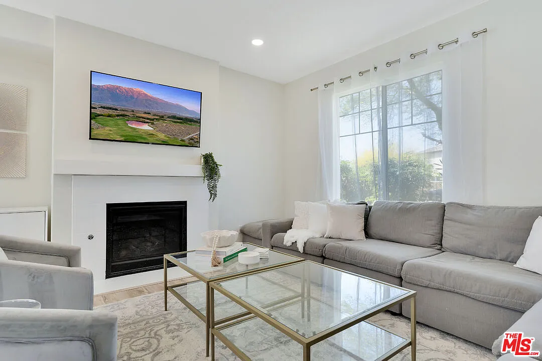 4 bed, 3.5 bath, 2234 sqft, $5,999 — Photo 4