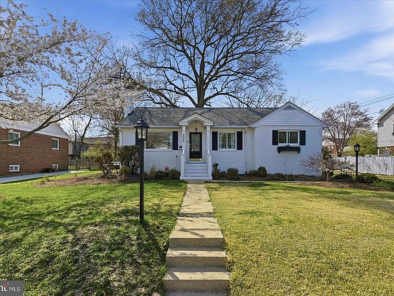 3rd image of 6020 Amherst Ave