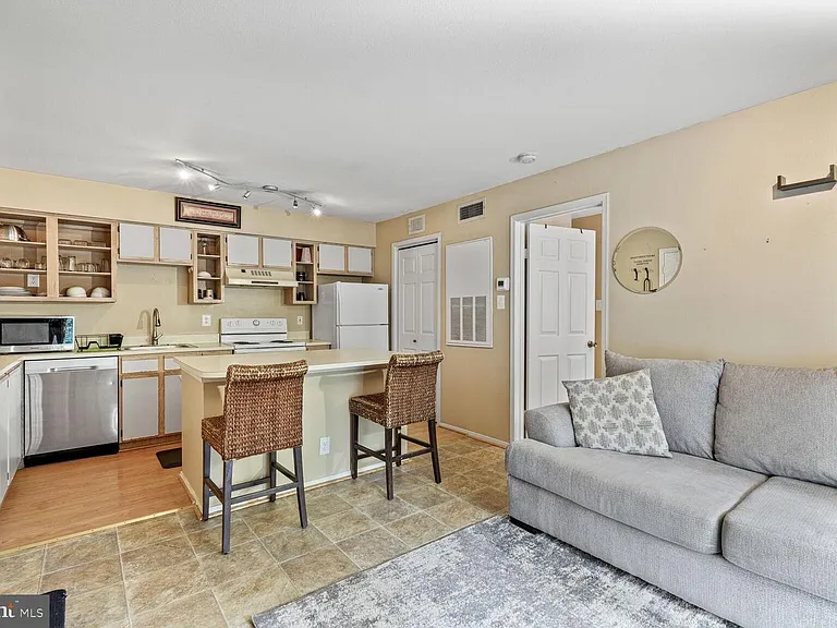 3304 Wyndham Cres #235 — Photo 5