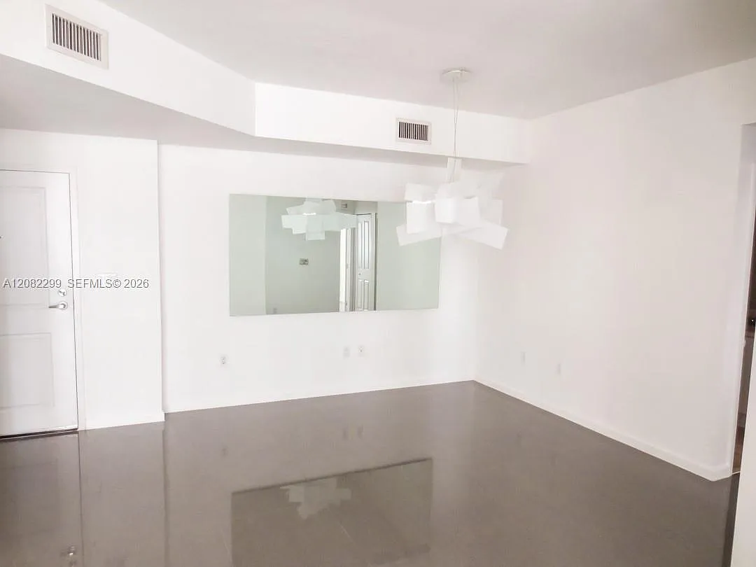 360 Condo A — Photo 4