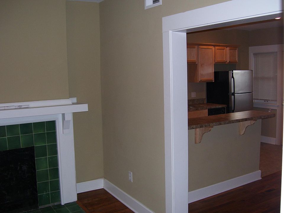 2nd image of 910 E 29th St APT 3W