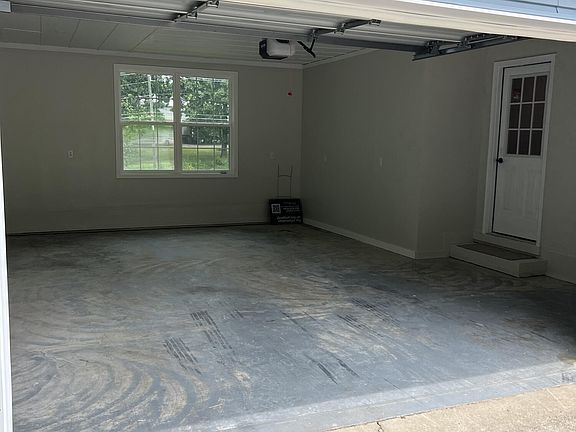 4th image of 108 Mountain View Dr